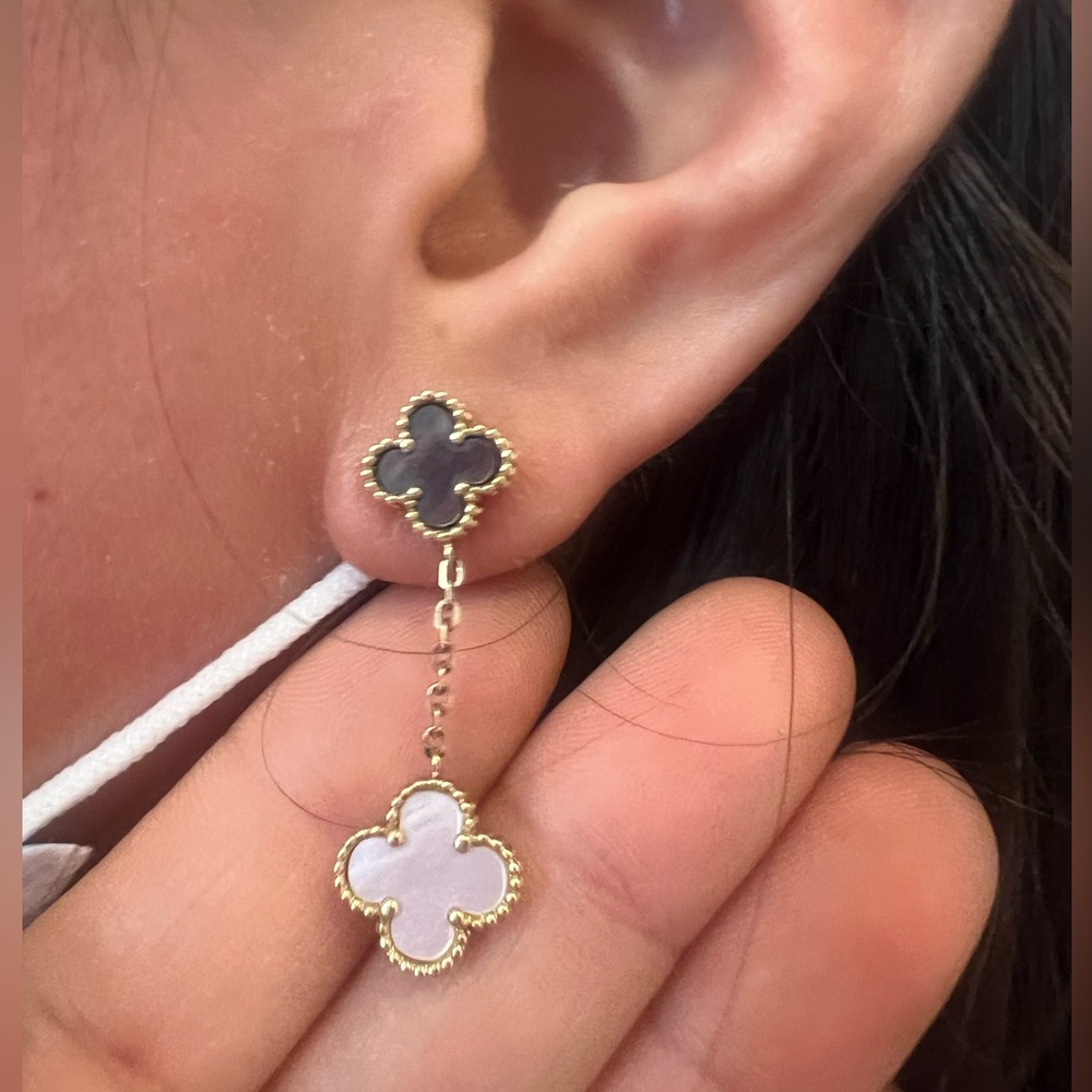 2 clover motifs, small size